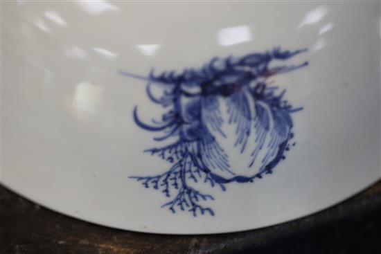 A pair of Chinese Nanking cargo blue and white bowls, Qianlong period, diameter 19cm